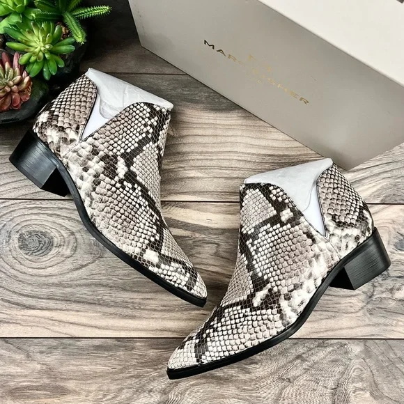NIB Marc Fisher Yilda Notched Western Leather Ankle Bootie Black Snake Multi 8M - Picture 2 of 12